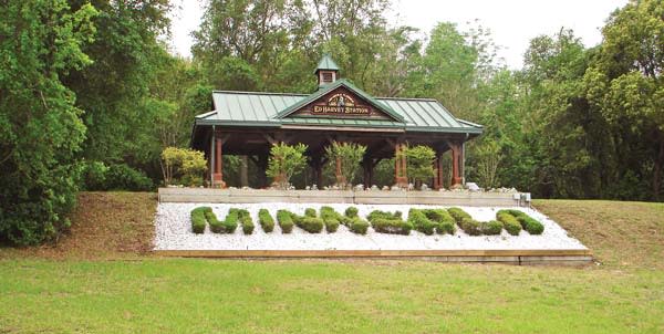 Image from: https://www.visitflorida.com/listing/lake-minneola-scenic-trail-and-south-lake-trail/20809/
